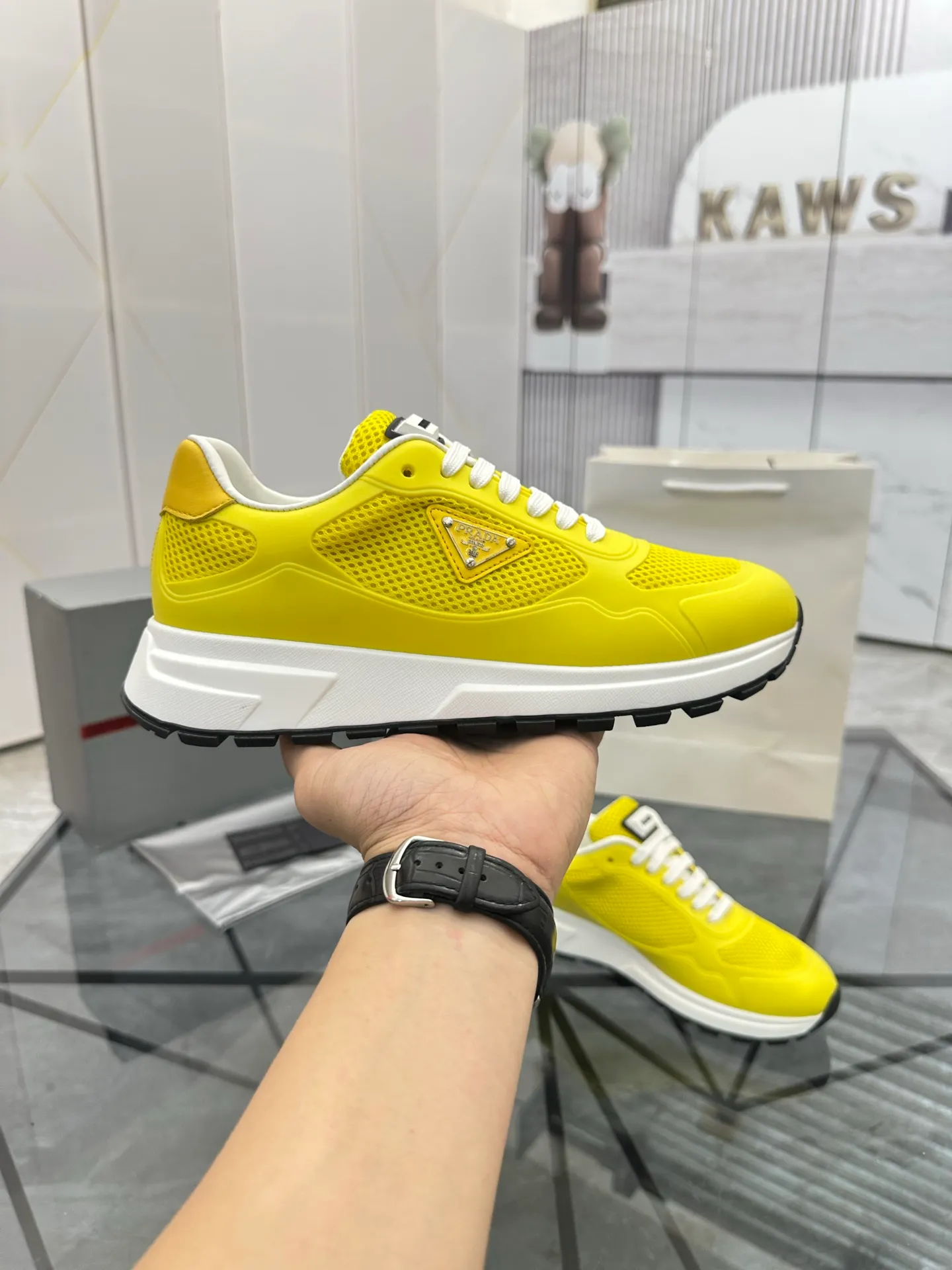 Men's shoes for sale 💰: 💰P600¥ High-end top quality Product trademark: Prada *"Prada*" low-top casual shoes Regular size: 38-45 (can be customized to 46) Product materials: Upper imported glue splicing original material, breathable lining, cowhide foot pads, original outsole. Number: 832